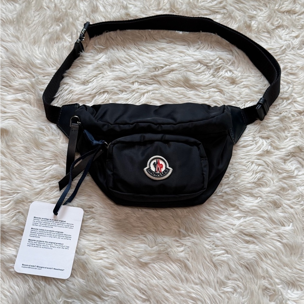 NWT Moncler Black Felicie Belt Bag in Black